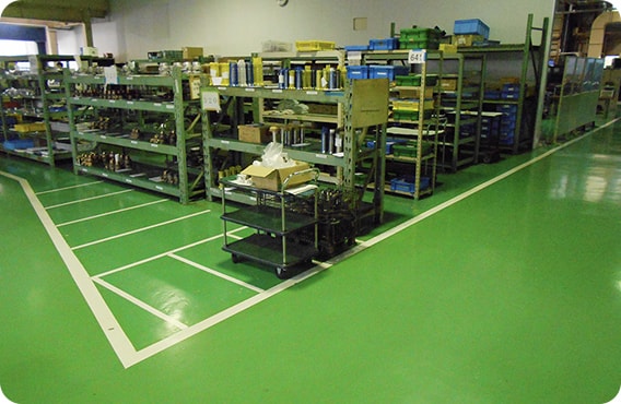 機械工場床 ライン引きによる作業効率化 原料・部品置き場